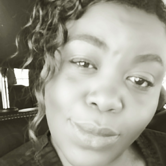 Meet your Posher, Esther - Picture 2 of 2